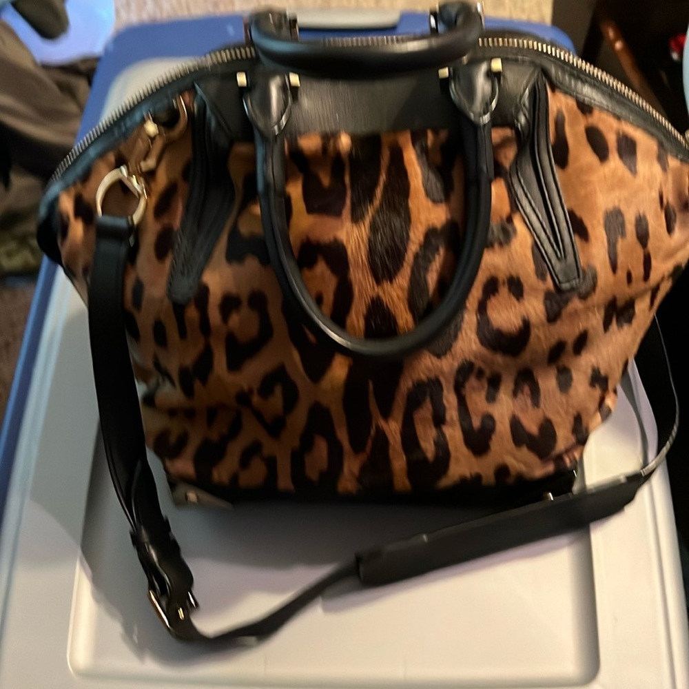 FLASH SALE🔥🔥LIKE NEW💗RARE🔥ALEXANDER WANG LEPORD  BAG W/CROSSBODY STRAP💗💗💗